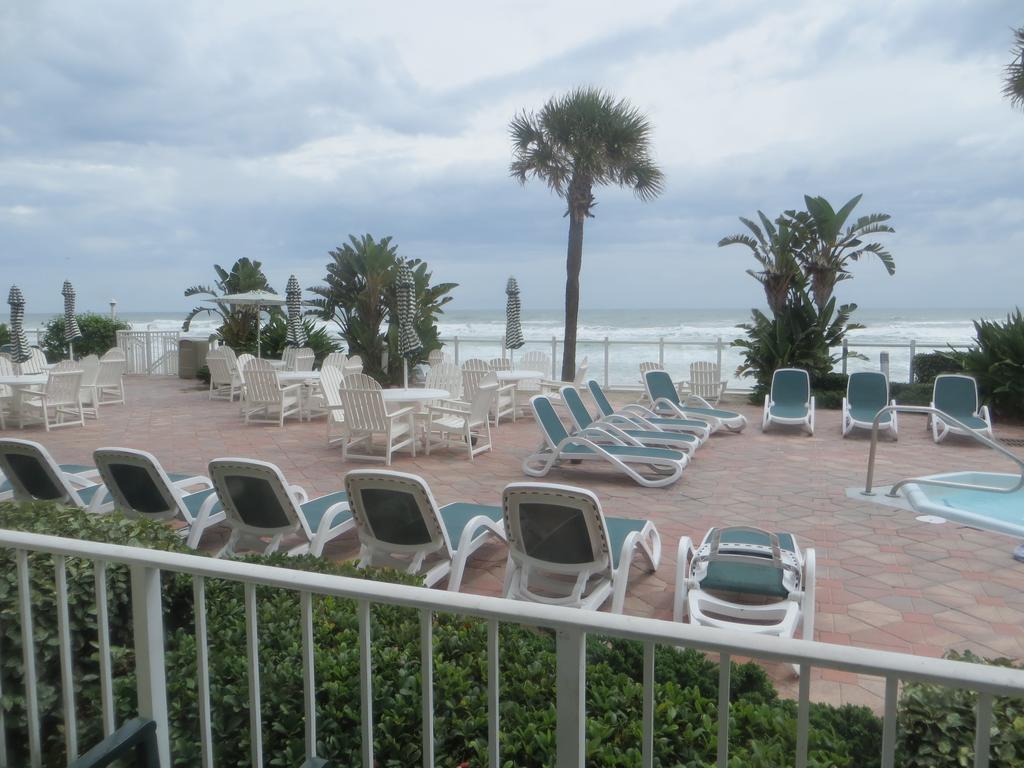 Days Inn By Wyndham Daytona Oceanfront Daytona Beach Exterior photo