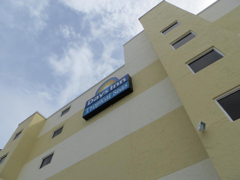 Days Inn By Wyndham Daytona Oceanfront Daytona Beach Exterior photo