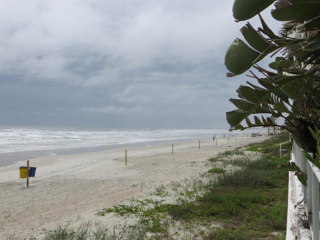 Days Inn By Wyndham Daytona Oceanfront Daytona Beach Exterior photo