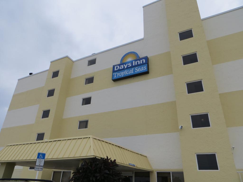 Days Inn By Wyndham Daytona Oceanfront Daytona Beach Exterior photo