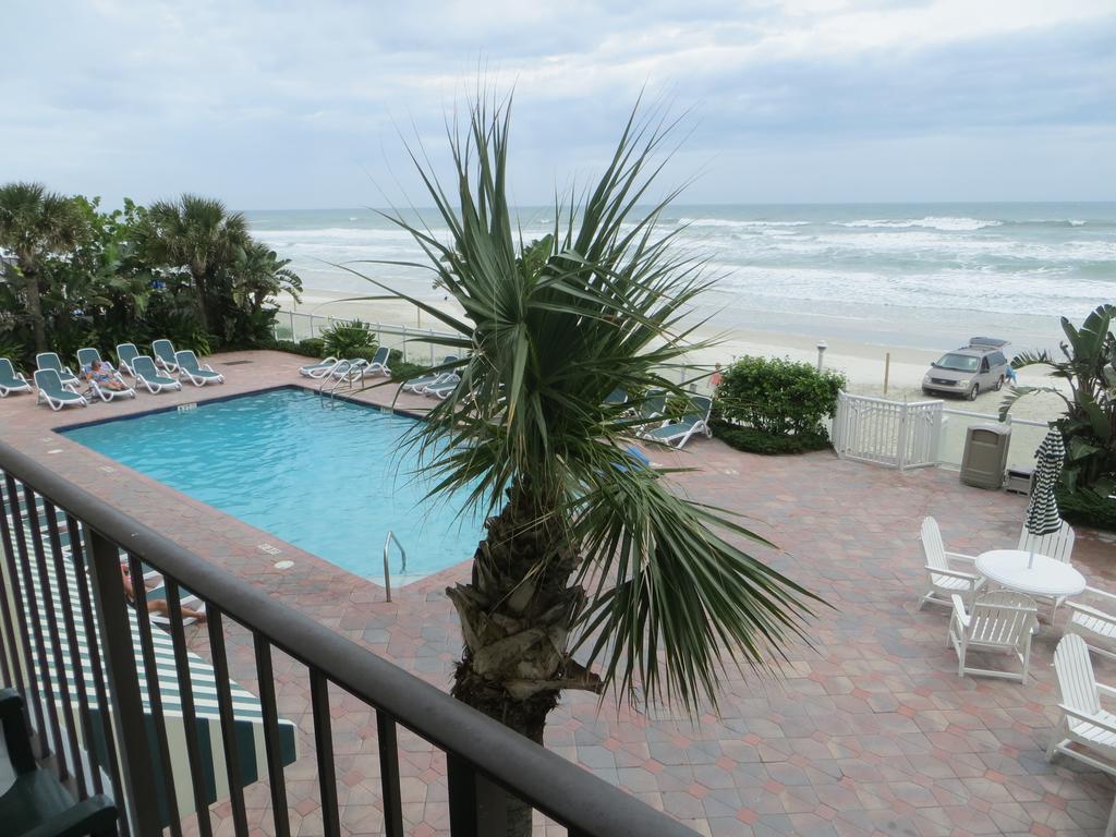 Days Inn By Wyndham Daytona Oceanfront Daytona Beach Exterior photo